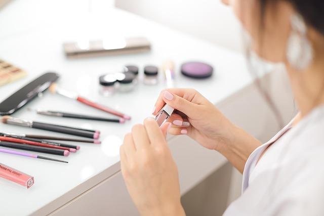 Expert Tips for Application and Maintenance of Your ‍Lipstick